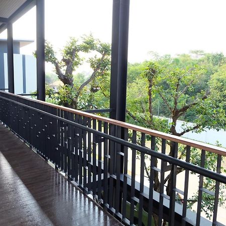 Hotel De Vine House Roi Et Exterior foto