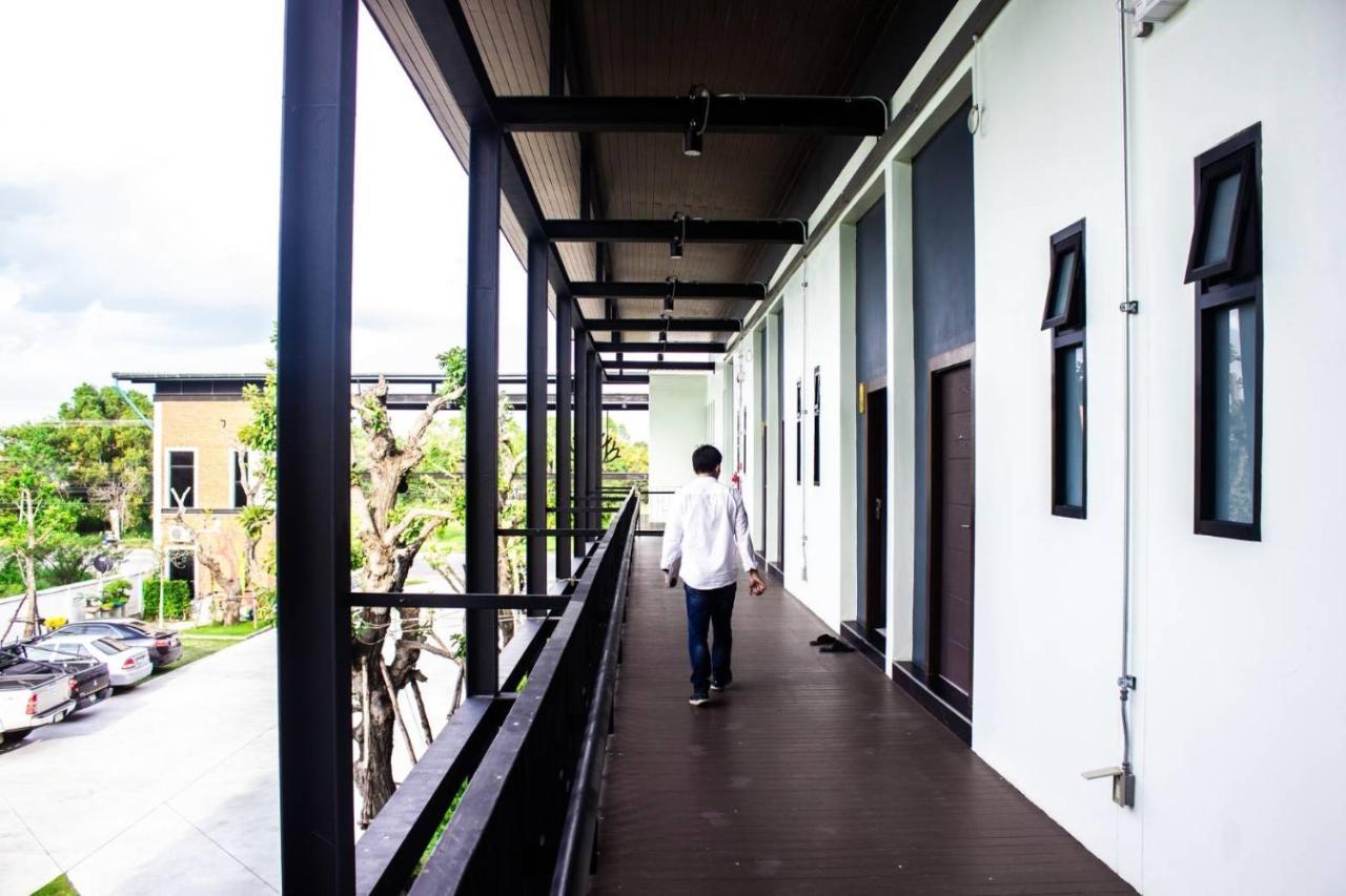 Hotel De Vine House Roi Et Exterior foto
