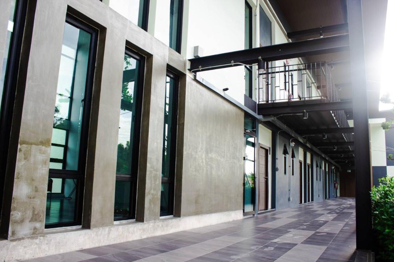 Hotel De Vine House Roi Et Exterior foto