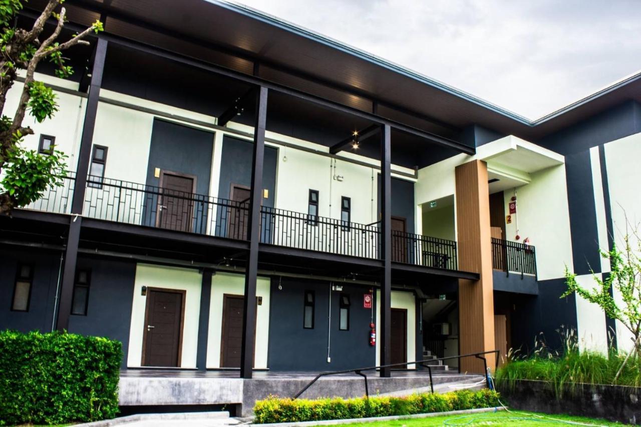 Hotel De Vine House Roi Et Exterior foto